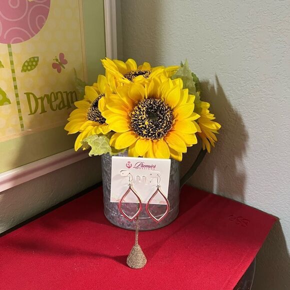 Premier Designs Layla Silver Teardrop Earrings #PDER1 - Picture 4 of 4